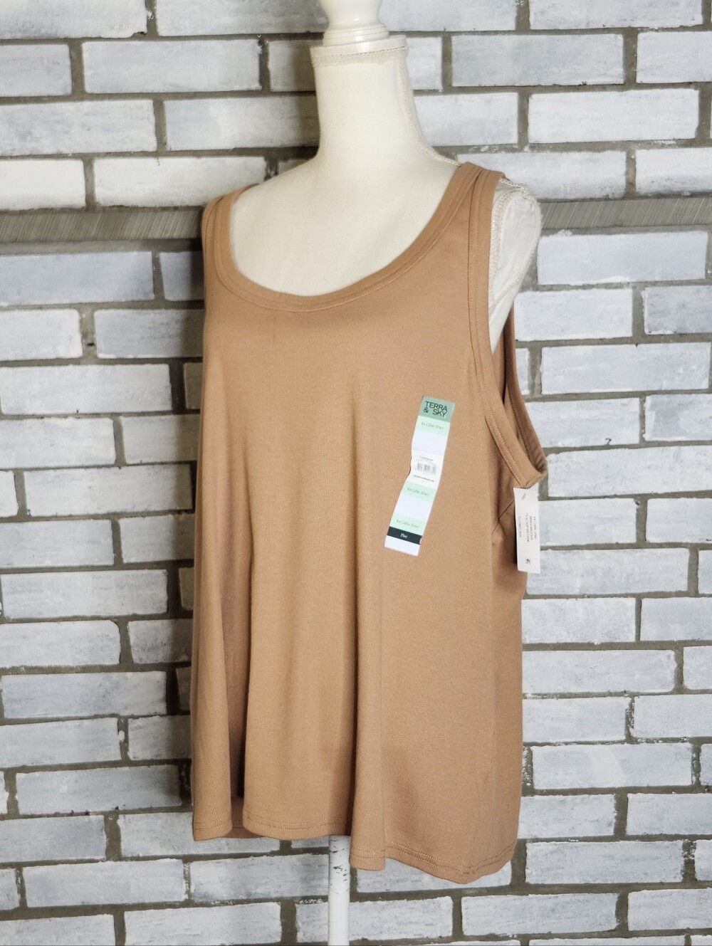 • NWT Terra & Sky Fitted Scoop Neck Ribbed Tank Top Plus Size 4X Root Beer Float